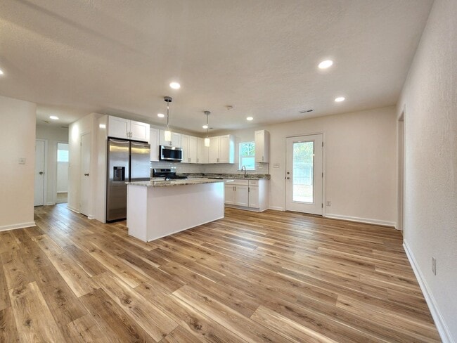 Building Photo - Completely Remodeled 4 Bedroom Ranch in Larrymore Acres