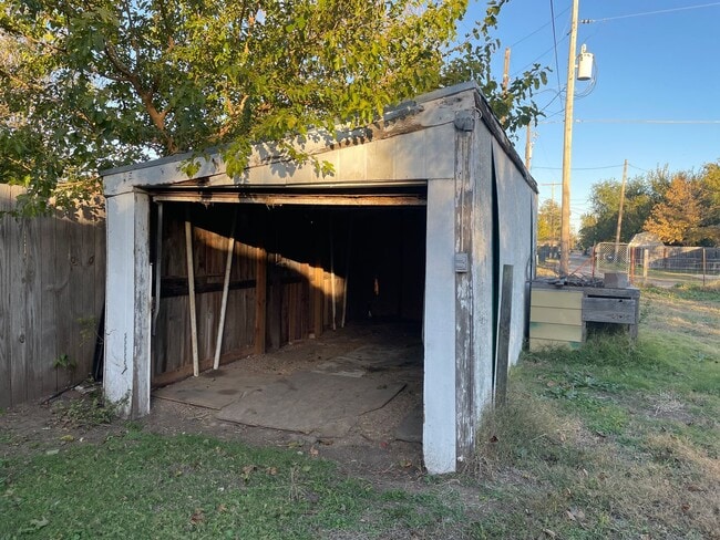 Building Photo - Remodeled 1 bedroom home