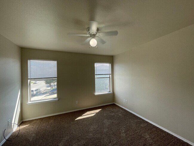 Building Photo - 5630 Golf Mist