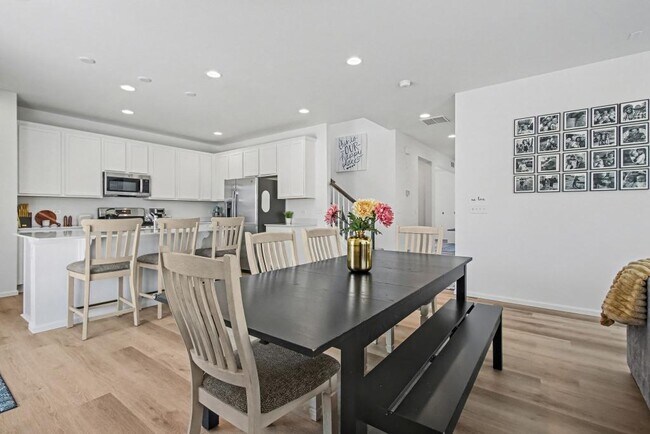 Building Photo - 4230 Satinwood Dr