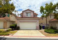 Building Photo - Updated Home with Modern Kitchen, Fireplace & Private Backyard