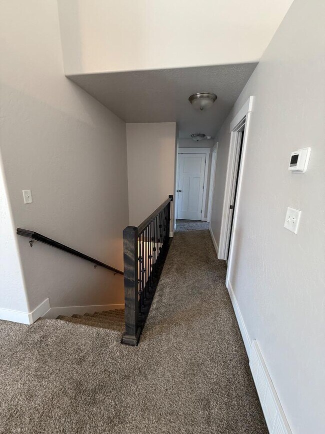 Building Photo - 1375 E Rachel Way