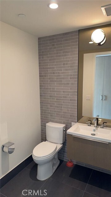 Building Photo - 889 Francisco St