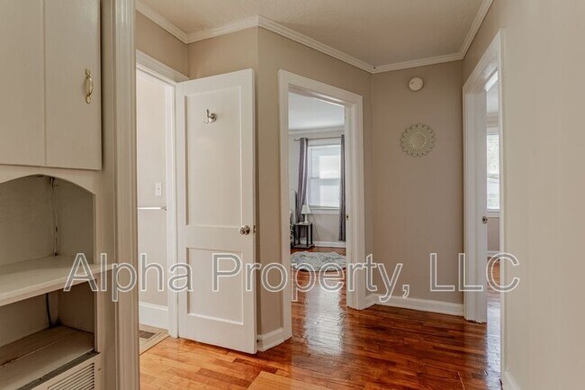 Building Photo - 4 Long Hill St