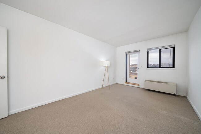 Building Photo - 463 1st St