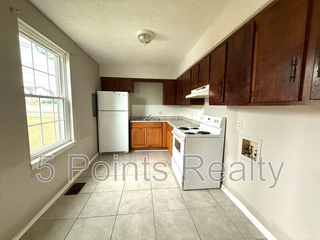 Building Photo - 1203 Sylvia Dr