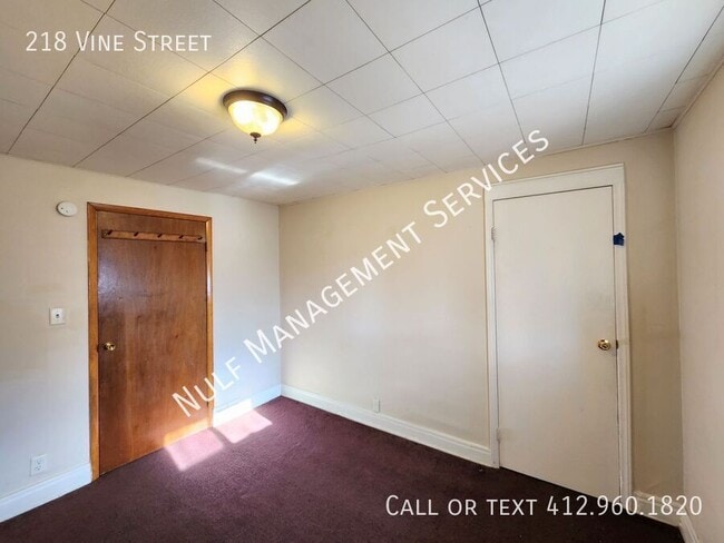 Building Photo - 218 Vine St