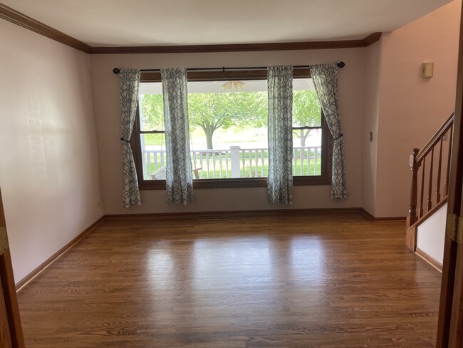 Building Photo - 601 Barbary Ln