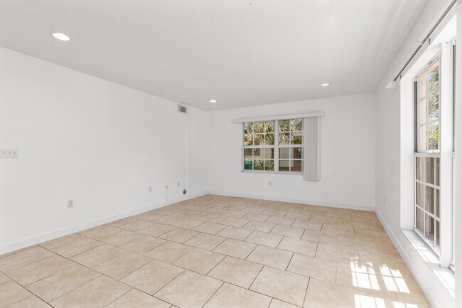 Building Photo - 3525 NW 114th Ln