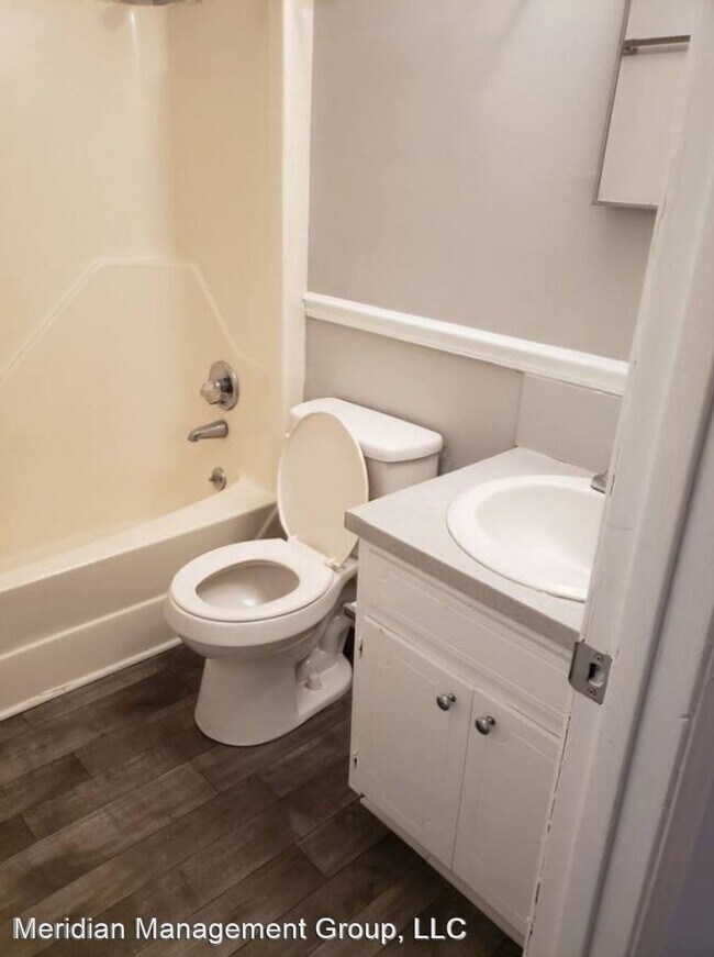 Building Photo - 2 br, 1 bath Apartment - 711 Jefferson St.