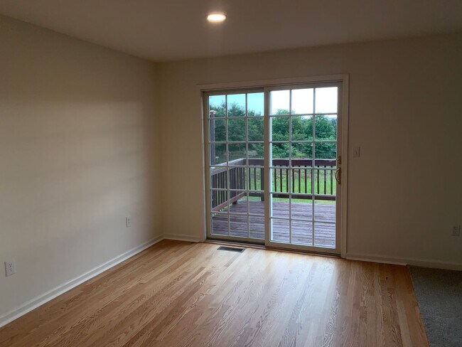 Building Photo - Don't Miss Out On This New Cumberland Town-Home For Rent, 3 Stories/3 Bedrooms/2.5 Bathroom In We...