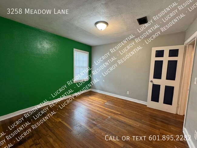 Building Photo - 3258 Meadow Ln