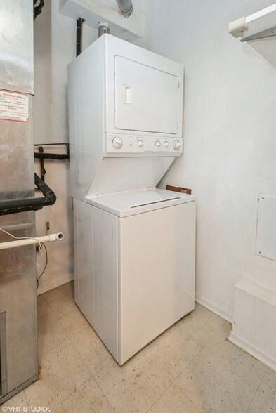 Building Photo - 6 S Laflin St