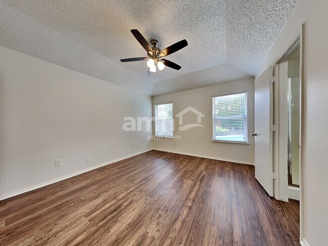 Building Photo - 3917 Periwinkle Dr