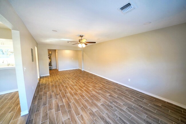 Building Photo - Beautifully Renovated 3-Bed, 2-Bath Home i...