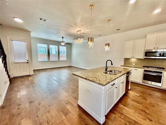 Building Photo - 1507 Peyton Oaks Pl