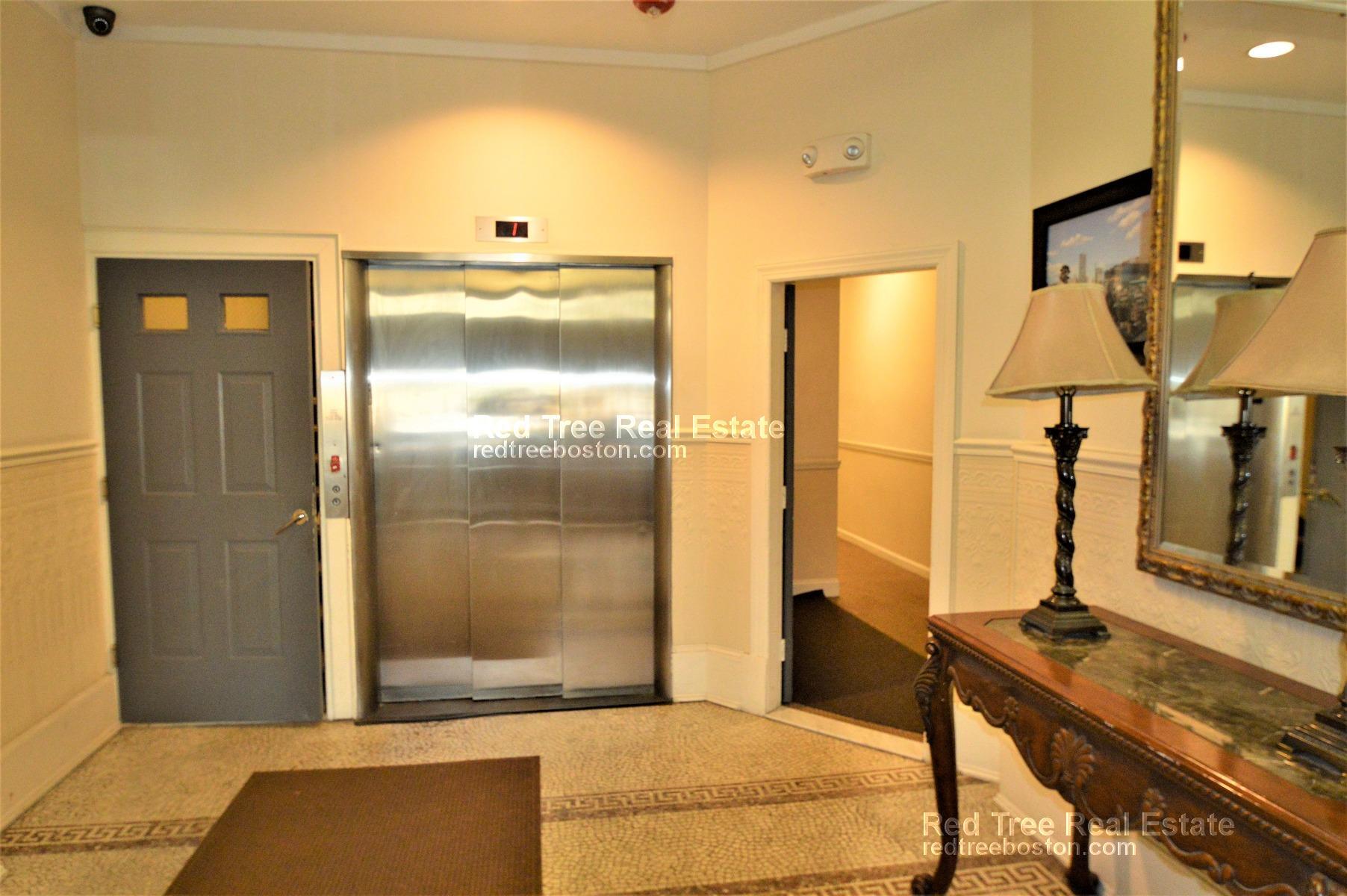 Building Photo - 483 Beacon St