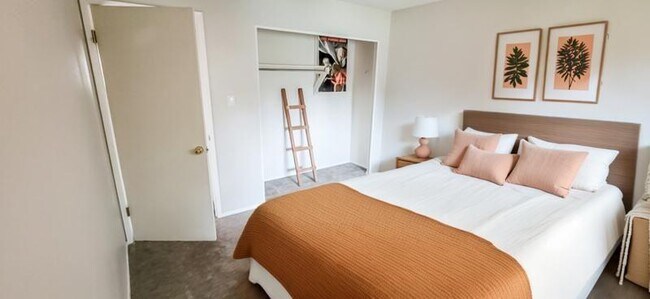 Building Photo - 9209 E Nassau Ave