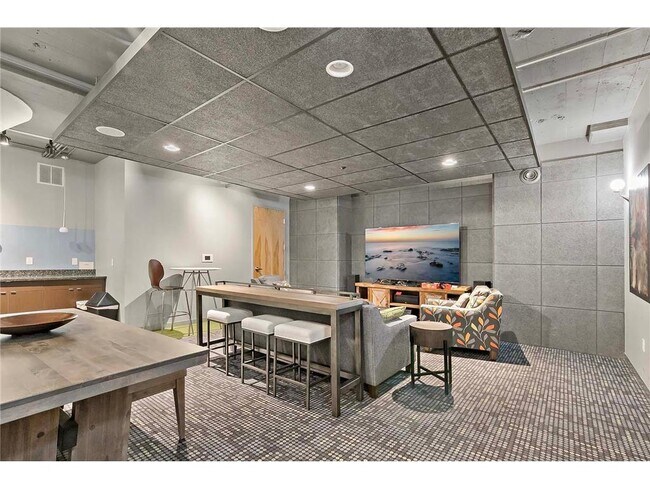 Building Photo - 2929 Chicago Ave