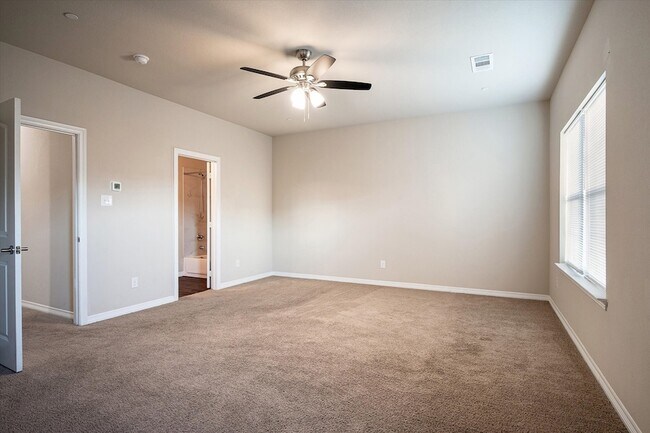 Building Photo - 2721 Vine Ct