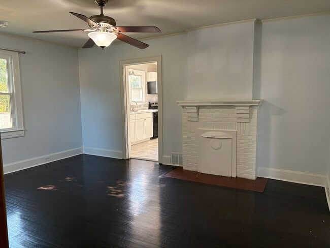 Building Photo - 4 Bedroom, 1 Bathroom House in Walkertown!