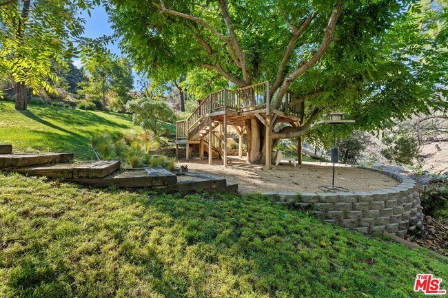 Building Photo - 6644 Wildlife Rd