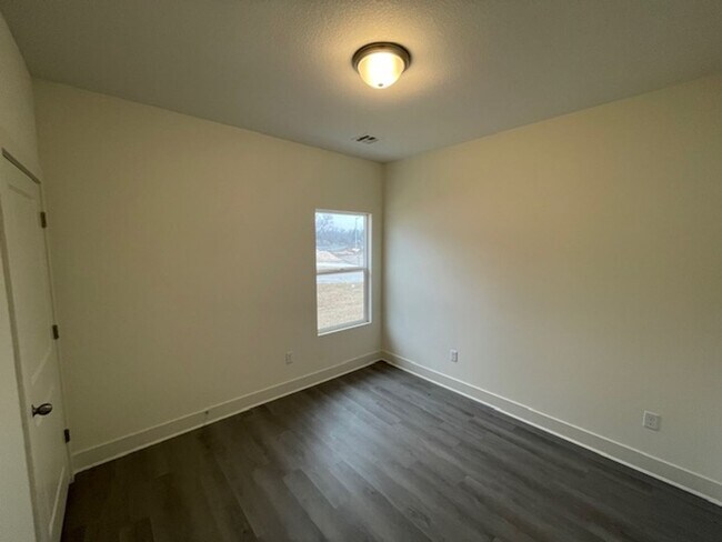 Building Photo - 5203/05 Chase Cir