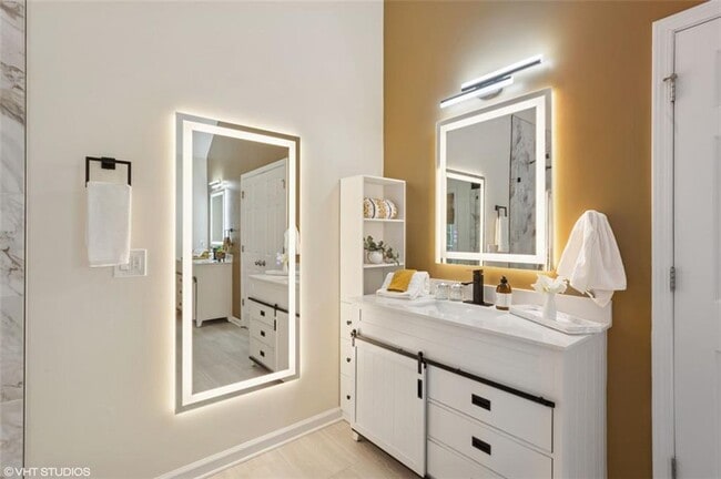 Building Photo - 230 Bluff Oak Dr