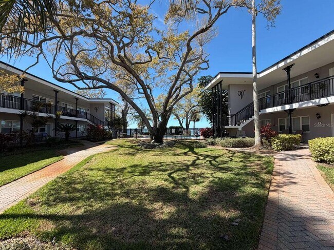 Building Photo - 1101 Victoria Dr