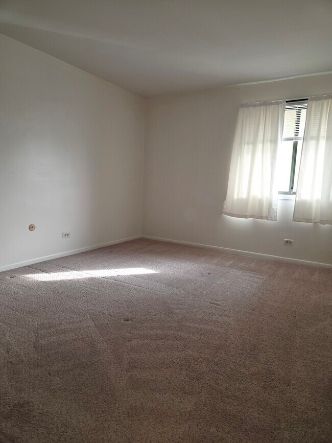 Building Photo - 150 Fountainview Ln