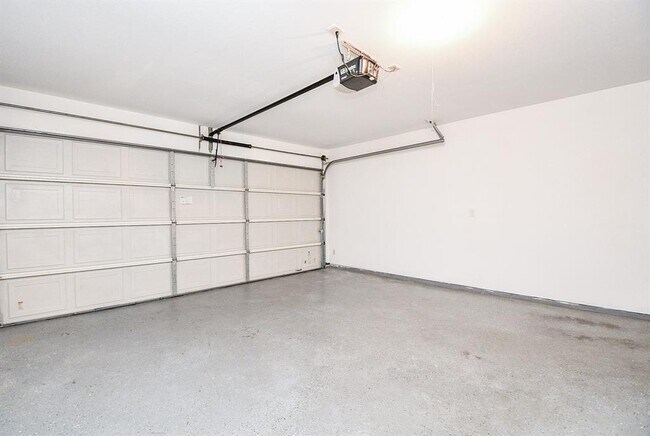 Building Photo - 9806 Larston St