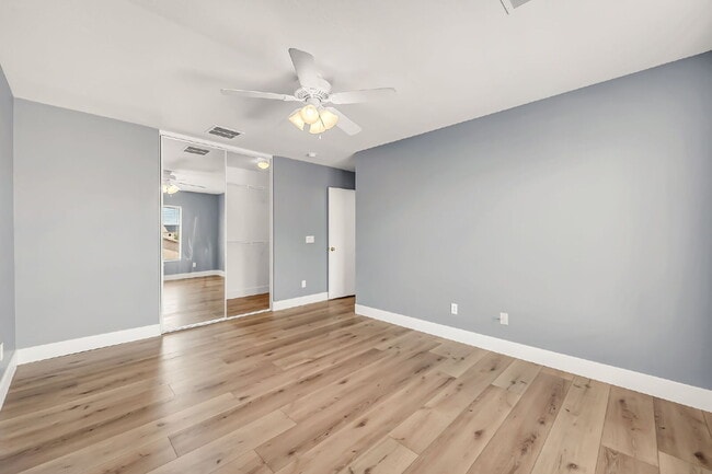 Building Photo - 2422 E Olivine Rd