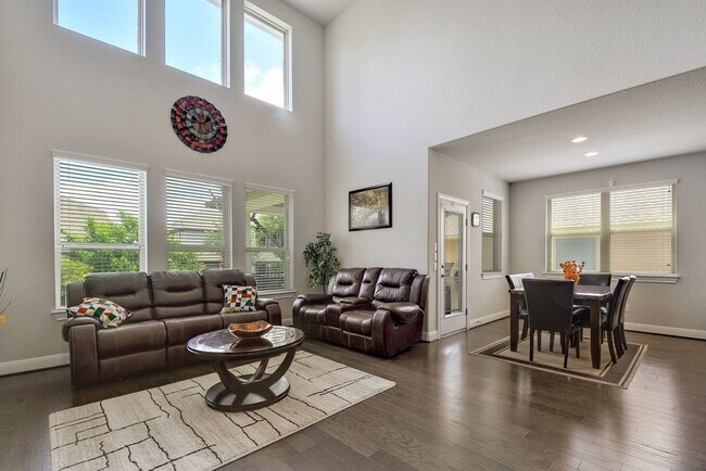 Building Photo - 5813 Viejo Dr