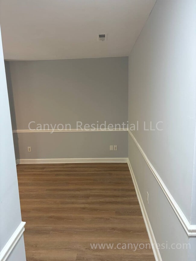 Building Photo - 944 Mar Don Hills Cir