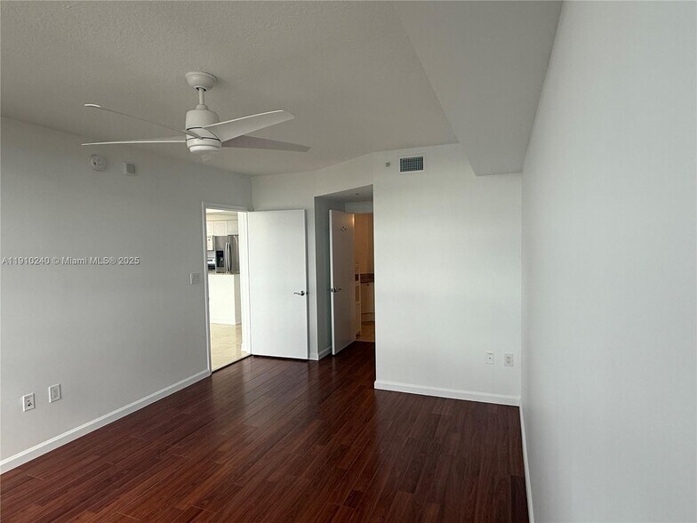 Building Photo - 19501 W Country Club Dr