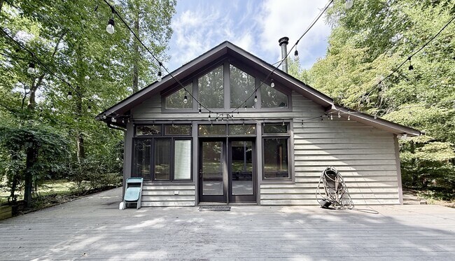 Building Photo - 15 Harvey Pl