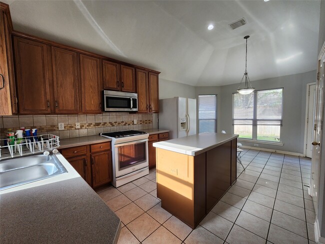 Building Photo - 1011 Lexington Green Dr