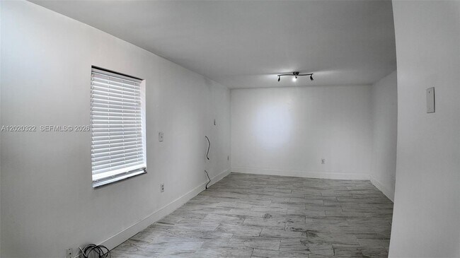 Building Photo - 2138 SW 6th St