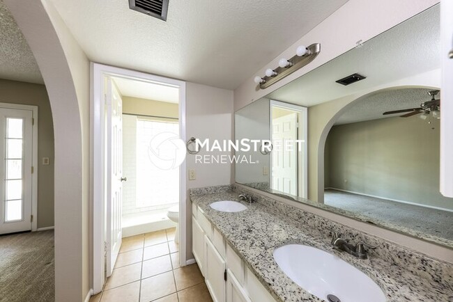Building Photo - 6202 W Sunnyside Dr