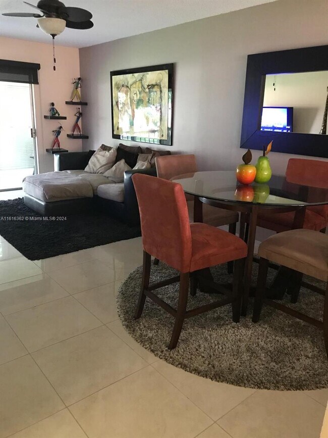 Building Photo - 1205 Bahama Bend