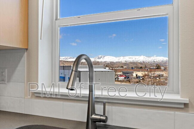 Building Photo - 7475 W Swain Ln