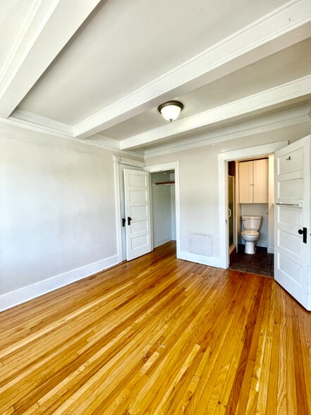 Building Photo - 901 N M St