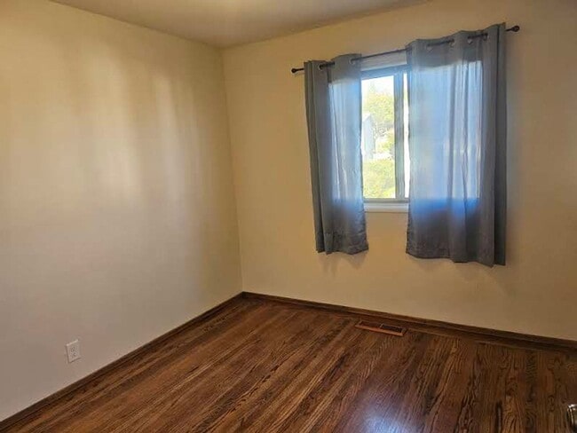 Building Photo - Millbrae Meadows 4 bed 3 bath available now