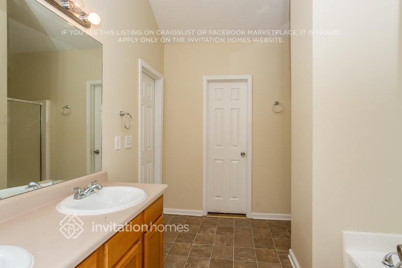 Building Photo - 215 Bramble Bush Trail