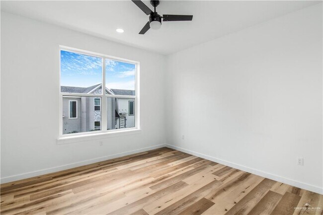 Building Photo - 21 West Dr