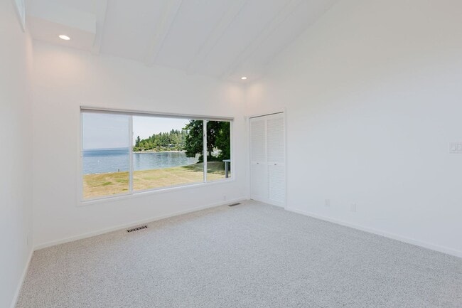 Building Photo - Low Bank Waterfront New Remodel on Huge Lot