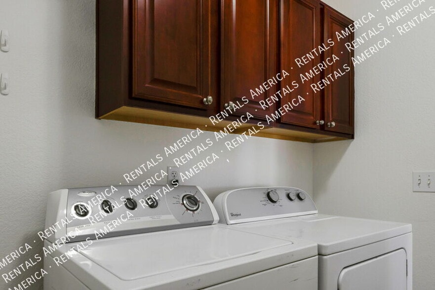 Building Photo - 1300 S Loback Ln