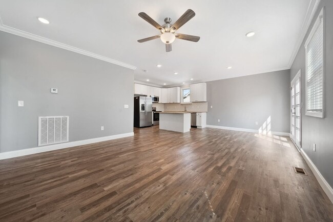 Building Photo - FANTASTIC 4 BEDROOM HOME LOCATED IN KARNS!!