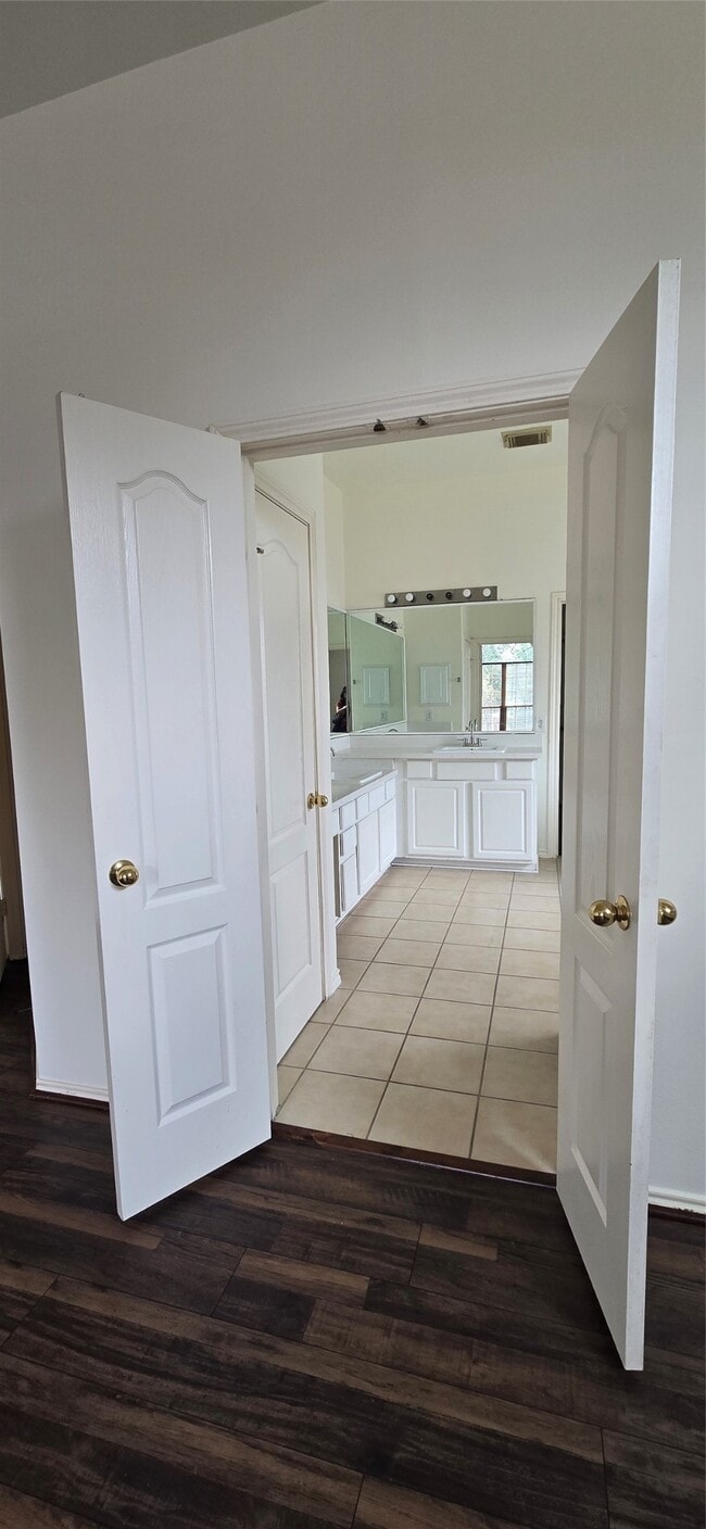 Building Photo - 21038 Narrow Gate Dr