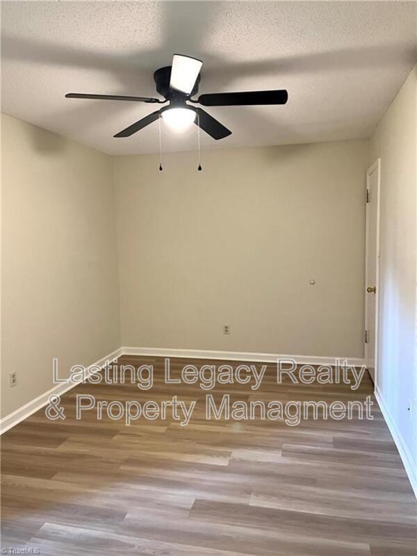 Building Photo - 212 Ridge Forest Ct